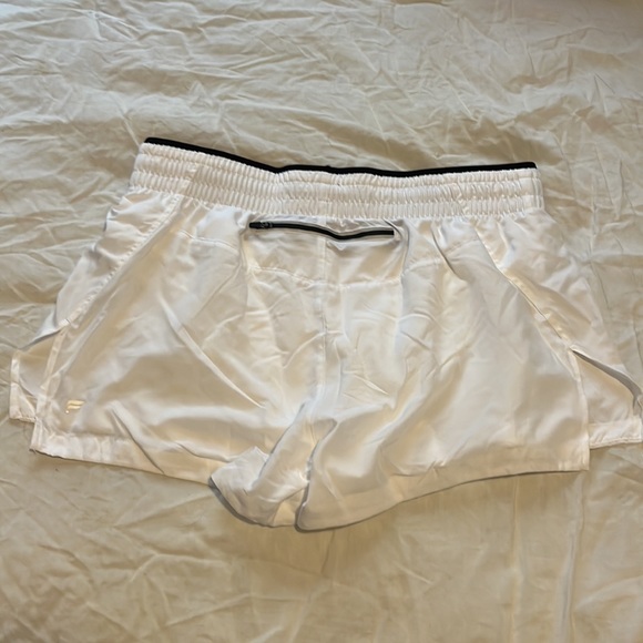 Fabletics Breathe Run Short in white size M NWT! - Picture 4 of 5